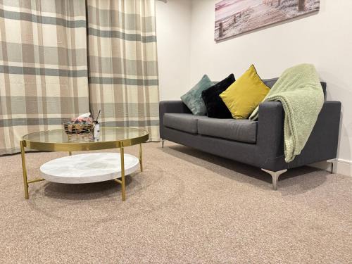 Castle Apartamento | Havilah House- Stunning 2-Bed Apartment by the Beach and Swansea Marina