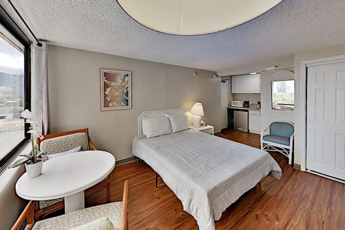 McCully - Moiliili Apartamento | Hawaiian Monarch 916 condo