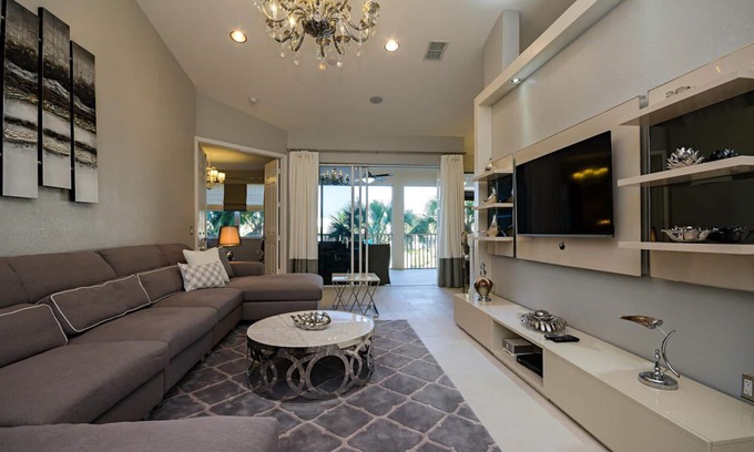 Naples Casa | HAWK'S NEST 202 - Luxurious Remodeled Fiddler's Creek Coach Home