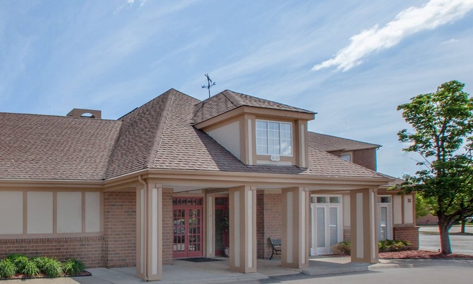 Warren Hotel | Affordable Suites of America Detroit-Warren