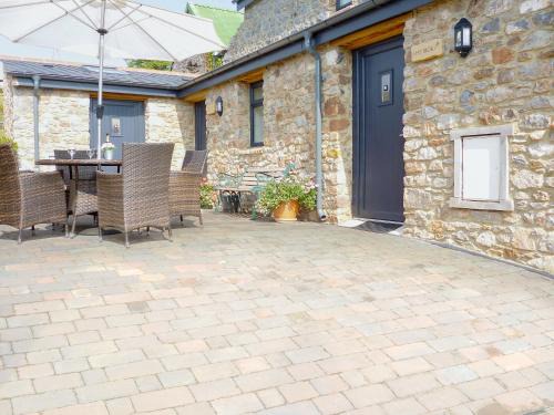 Liverton Casa | Hay Rick - Ukc2401