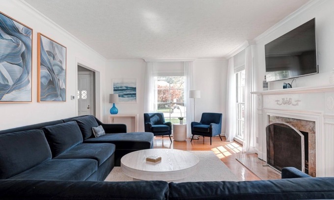 Crows Nest Casa | Hayden House - Central Indy 1940s Gem - Great Location & Elevated Furnishings