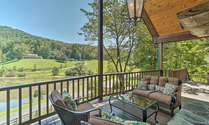 Hayesville Cabina | Hayesville Cabin w/ Game Room & Mtn Views!