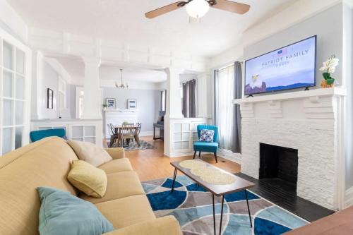 Columbus Casa | Heart of Downtown Craftsman Walk to Shops Dining