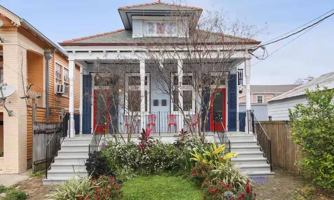 Mid-City Casa | Heart of MidCity ~ StreetCar ~ Backyard ~ 3Bd2Ba