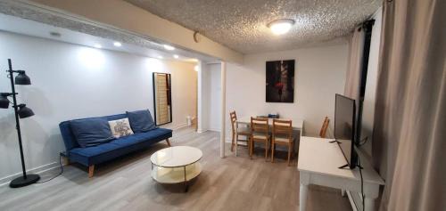 Milton Park Casa | Heart of MTR for Memerable Experiance 2 backyard 7minMetro Fully Renovated & Equipped