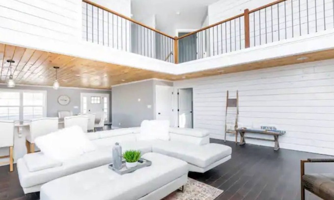 Lindseyville Casa | *Heart of Nolin Lake*Hot Tub*Balcony*Lake Front*