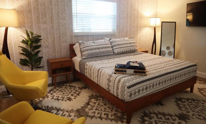 Ormond Beach Casa | Heart of Ormond Beach - Self check-in - Beach