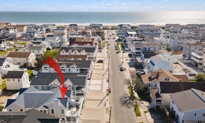 Sea Isle City Casa | Heart of SIC - Oceans views - 2min to the beach - 46th St - Pet Friendly