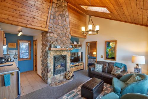 Schroeder Casa | Heart of Superior Lake Cabin 15 Mi to Lutsen Mtn!