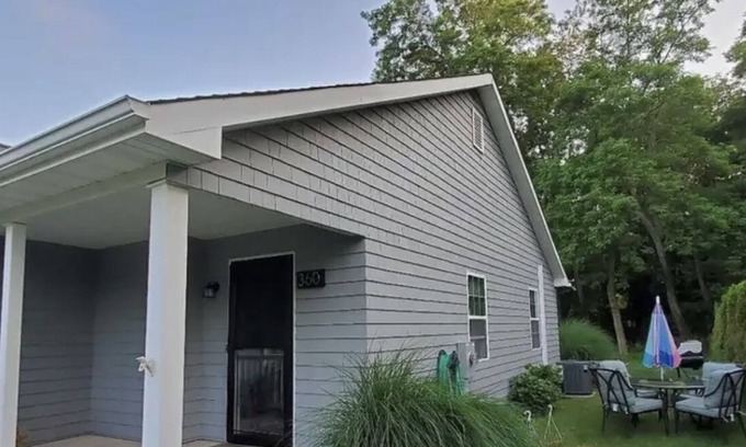 Mattituck Casa | Cottage Home in Wine Country