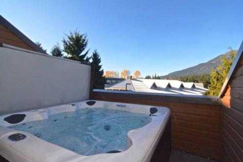 Whistler Village Apartamento | Hearthstone Lodge loft, Village centre, Private Hot tub, sleeps 6