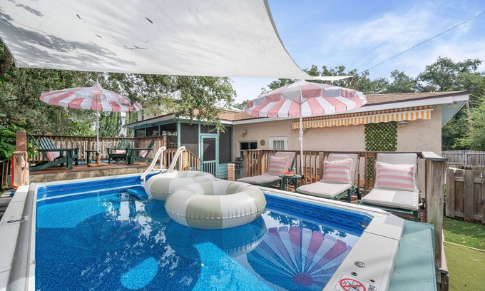 St. Augustine Casa | Heated Cocktail Pool, Putt Putt, Bowling, BBQ, Nintendo, Ping Pong, Pet Friendly