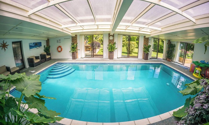 Hastings Cabaña | Piscina cubierta climatizada y jacuzzi, campo casa de vacaciones cerca de la playa y el parque