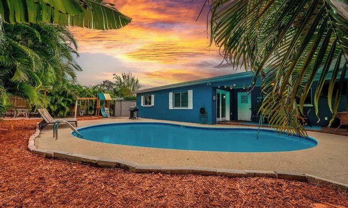 Walsingham Casa | Heated Pool - 8 min to beach - King Beds
