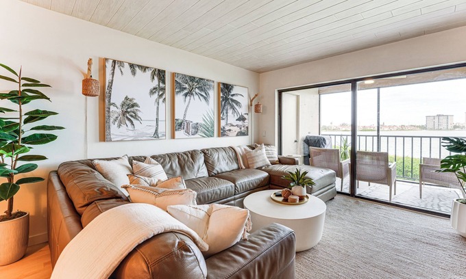 Palma del Mar Condominio | Heated Pool Access: Bayfront Isla Del Sol Condo