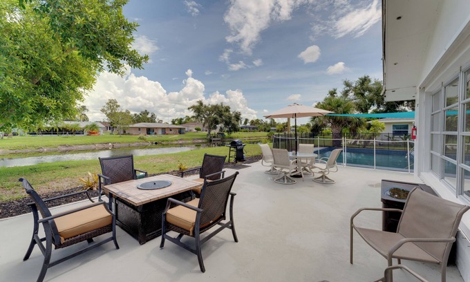 Oakland Hills Cabaña | Canal-front Rotonda West Vacation Rental w/ Pool!