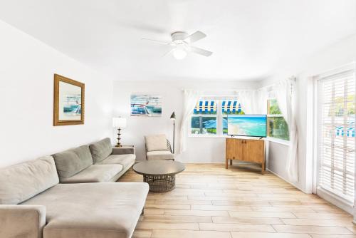 Siesta Key Casa | Heated Pool, Dock, on Lagoon, Turtle Beach 1 mile and Crescent Beach 2 miles, 1bdr