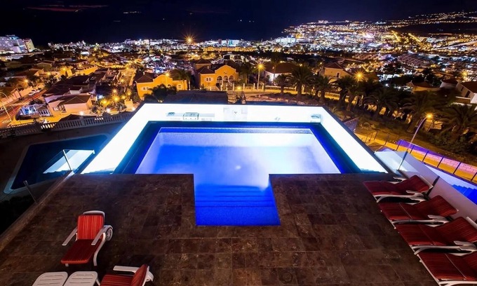 San Eugenio Villa | Impresionante villa moderna con piscina climatizada, ascensor, gimnasio, sauna, bañera de hidromasaje