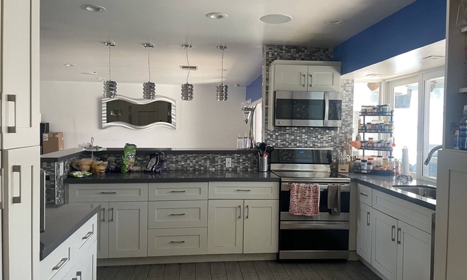 Cooper City Casa | Heated pool home w/ movie theater & pool table.Near hardrock casino and beaches.