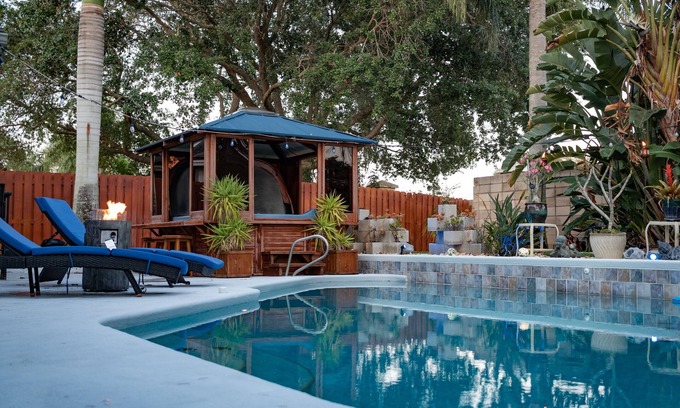 Tropic Casa | Pool Home w / Hot Tub en Viera-con cine privado!Tu hogar lejos de casa