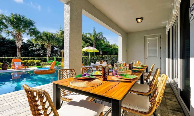 West Kissimmee Casa | Heated Pool/Hot Tub Game Room Outdoor Theater