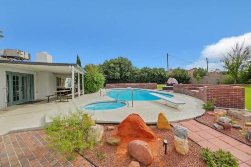 Las Vegas Casa | Heated Pool Modern Ranch Villa 10 Min to Strip