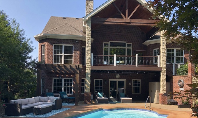 Shakes Run Casa | Heated pool on private cul-de-sac lot, sleeps 8