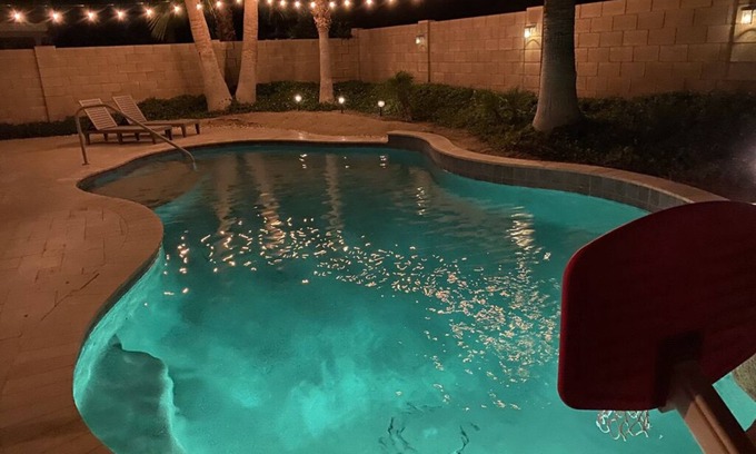 Gilbert Casa | ~Heated Pool/Spa, King bed, Amazing Backyard & Location! Hiking, Biking, Parks