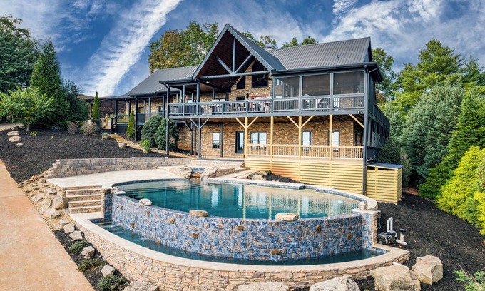 Mineral Bluff Cabina | Heated Pool, Spa, Theater & Mountain Views – Sleeps 20