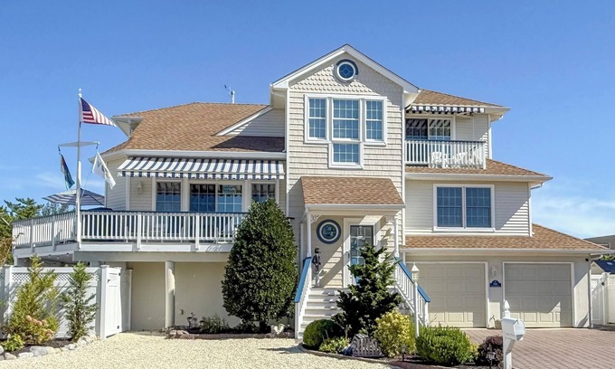 North Beach Haven Casa | Heated Saltwater Pool ~ Island Bliss 5BR 3BA Luxury Bayside Beauty ~ Sleeps 12