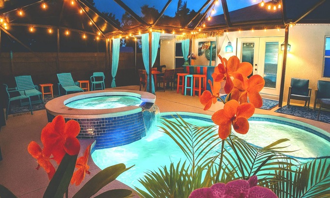 Vero Beach Casa | Heated Saltwater Pool & Hot Tub Tiki Bar Pet-Friendly Vero Beach Hideaway