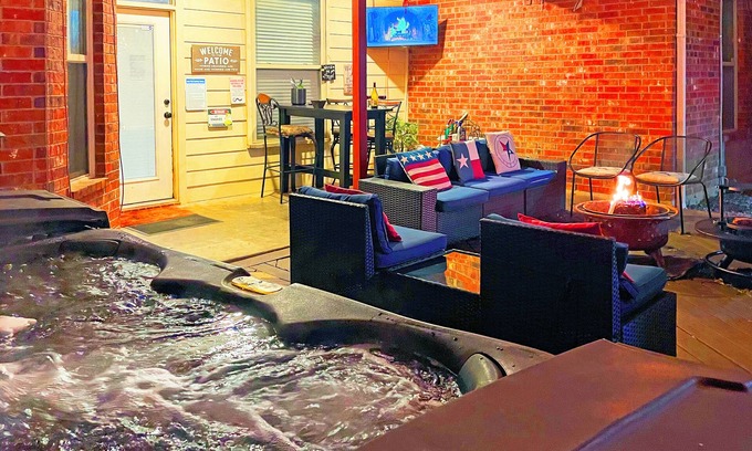 Azle Casa | Heated Swim Spa, Hot Tub, Sauna, Pickleball, Arcades, 2 game rooms, 17 Beds!