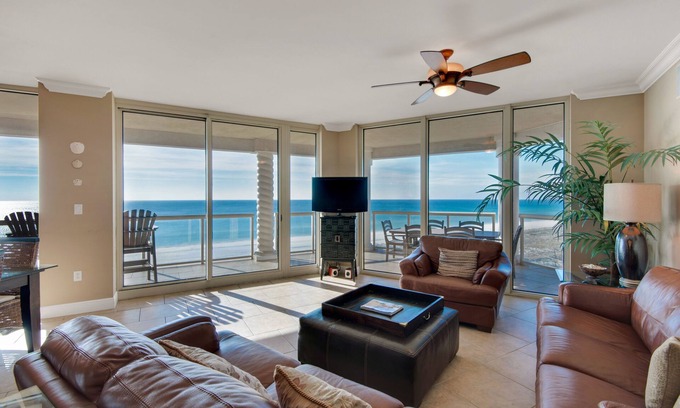 Pensacola Beach Condominio | T5-801 3BR ELITE Alquilado como 2BR. GOLFO FRENTE! ¡Niños a la playa antes de que empiecen las clases!