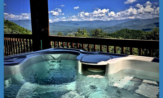 Bryson City Cabina | Heavenly Mtn Views/Secluded/5 Star Amenities/Wi-Fi