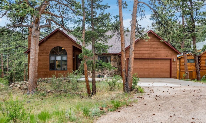 Carriage Hills Casa | Heavenly Pines - Gorgeous Custom Cabin Home - Private Hot Tub -- 20-NCD0035