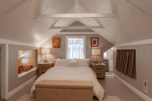 Heber Casa | Heber base camp sleeps 7 fire pit pets ok AC