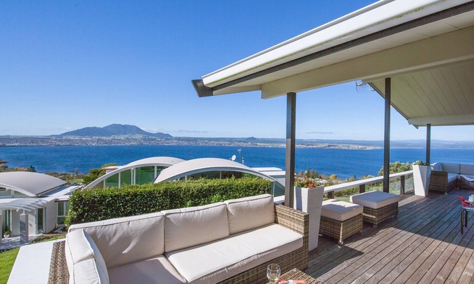 Acacia Bay Cabaña | Heights Haven - Acacia Bay Holiday Home