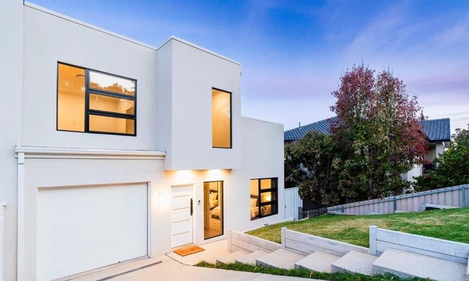 Kooringal Casa | Heights of Luxury - Elite Contemporary Entertainer