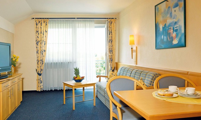 Riedenburg Apartamento | Suite luminosa y acogedora con un gran balcón y conexión inalámbrica a internet.