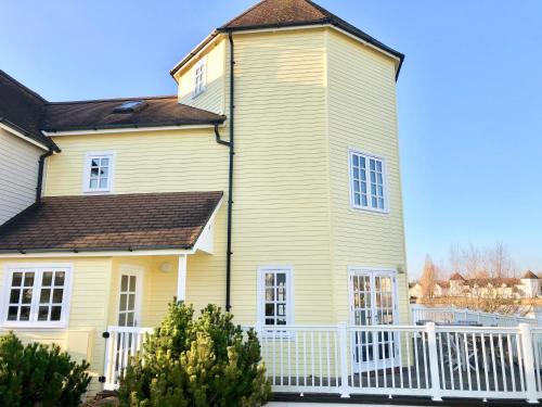 Ampney Crucis Casa | Hello ! and welcome to Solius Lodge