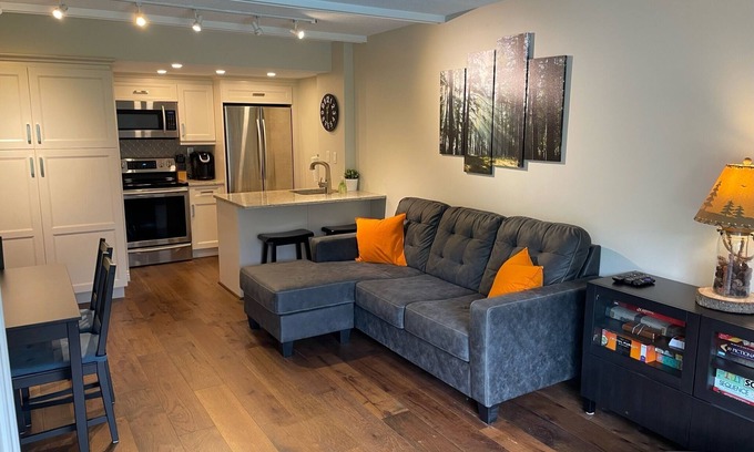 Hemlock Valley Condominio | Hemlock Haven | Ski-in/out, Hot tub, Sauna, Pool, Wi-Fi, BBQ, Games Room, 2Queen