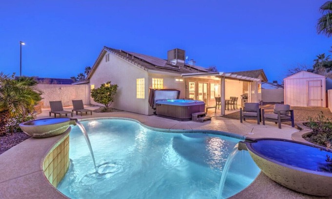 Highland Hills Casa | Henderson Pool Oasis w/ Jacuzzi!