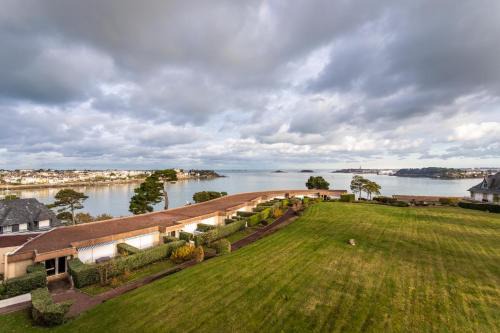 Dinard Apartamento | HEOL - appartement 2 chambres - vue mer et parking