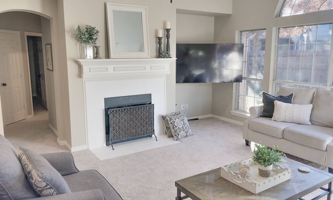 Keller Casa | Heritage Home: Four Bedroom Family Friendly