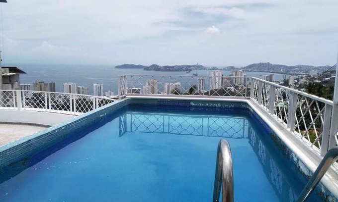 Lomas de Costa Azul Apartamento | Hermoso departamento con alberca y vista