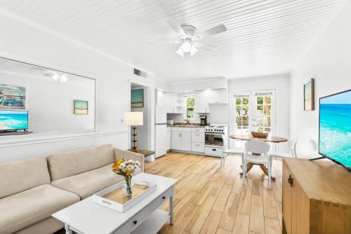 Siesta Key Casa | Heron Lagoon, dock, pool, the Dolphin at Siesta Key Bungalows