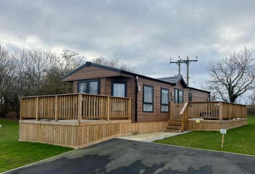 Malton Casa | Heron Lodge with Hot Tub at Brickyard Lakes
