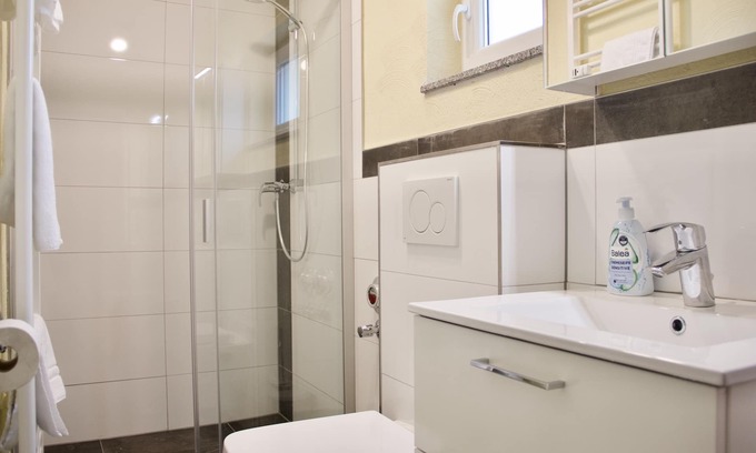 Zweibruecken Apartamento | Herzog Wolfgang Studios- Zentral, Modern, Freundlich