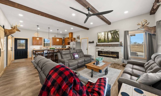 Markville Casa | Hibernation Station 6 BR on the Trails!
